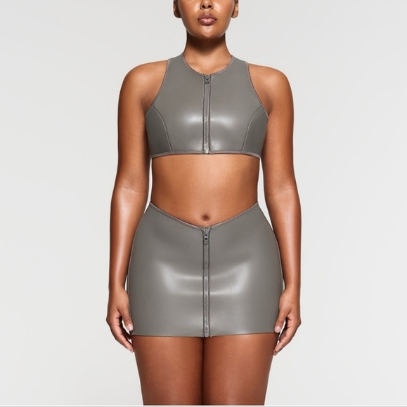 Skims Rubberized Scuba Swim Velcro Mini Skirt - Picture 1 of 9